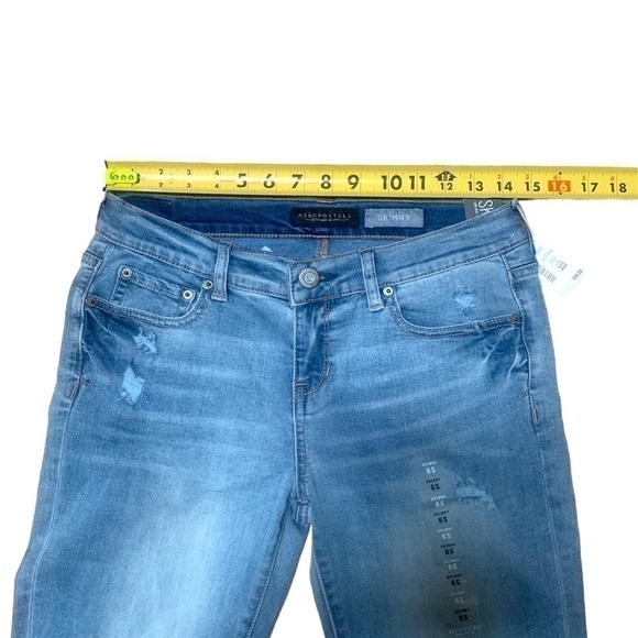 Aeropostale Distressed Light Washed Low Rise Skinny Jeans - Picture 10 of 13